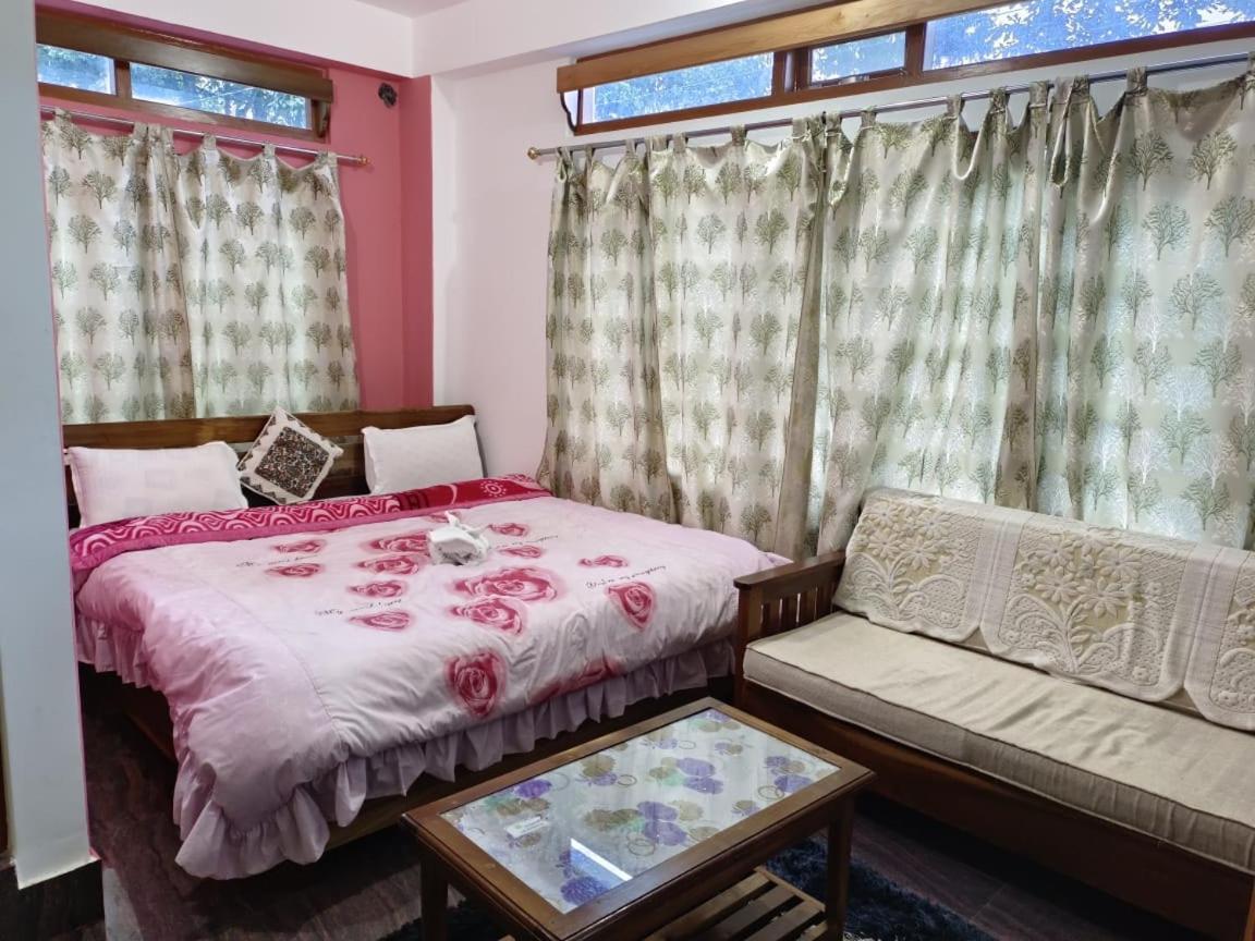 Hotel White Tara Tawang Exteriör bild